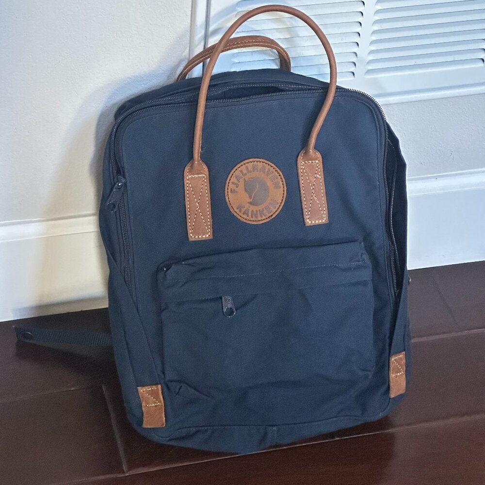 Fjällräven Kånken No. 2 – Navy (Like New)